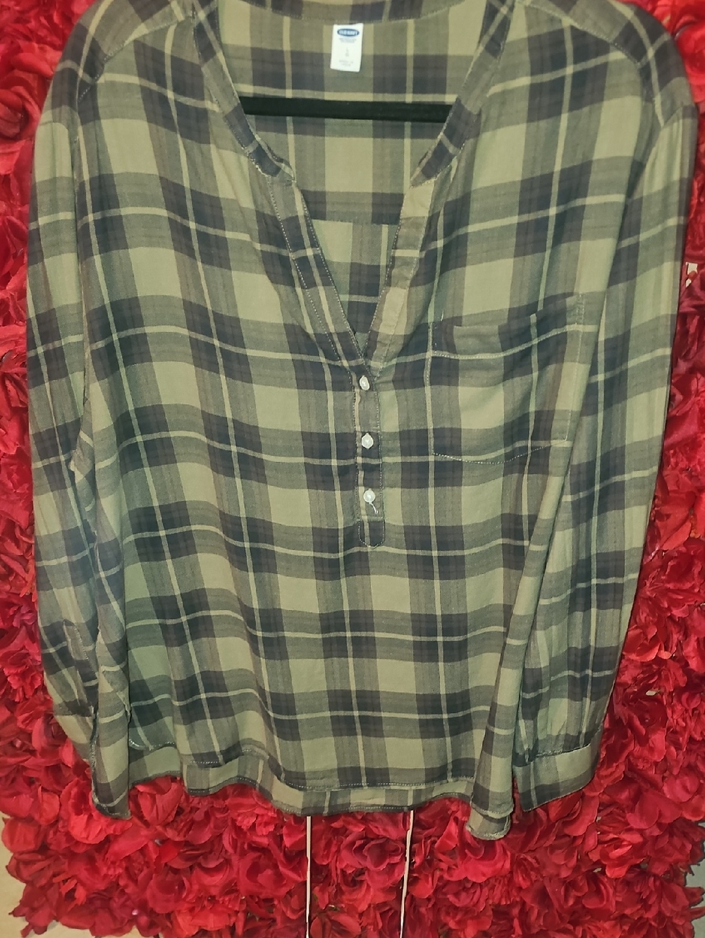 Old Navy Women's Olive & Black Plaid Button-Up Shirt Size Large